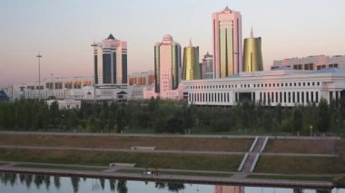 Isahim Nehri, Astana yansıtan şehir