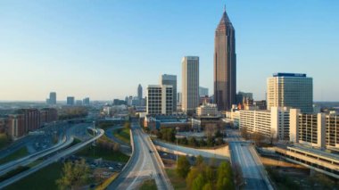  trafik ve Midtown Atlanta manzarası