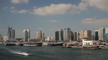 Dubai Creek üzerinde taşıma