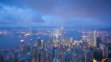 Orta Hong Kong ışıklı silueti