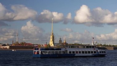 Peter ve Paul Fortress Neva nehir üzerinde