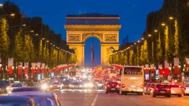 Champs Elysees Arc de Triomphe için