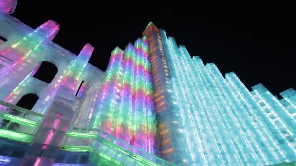 Esculturas de hielo iluminadas en el Hielo Harbin — Vídeos de Stock