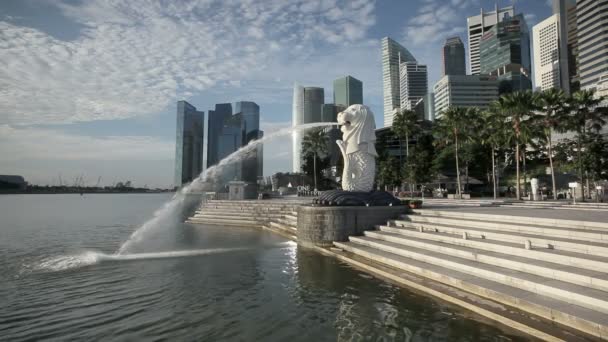 Posągu Merlion z City Skyline, Singapur — Wideo stockowe