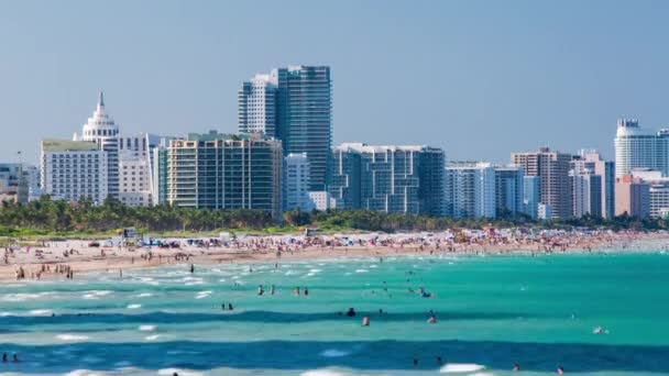 People relaxing on Miami Beach — Stock Video