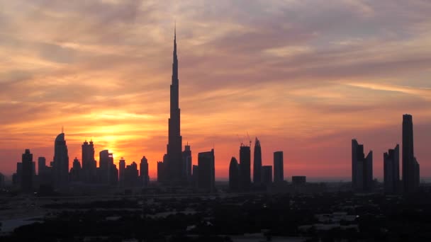 Dubais stadssilhuett med Burj Khalifa — Stockvideo