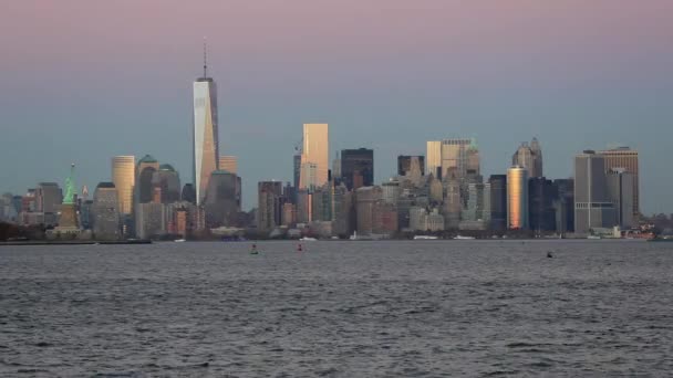 Manhattan over de Hudson rivier — Stockvideo