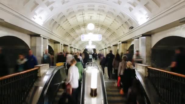 Plataforma de la estación de metro, Moscú — Vídeo de stock