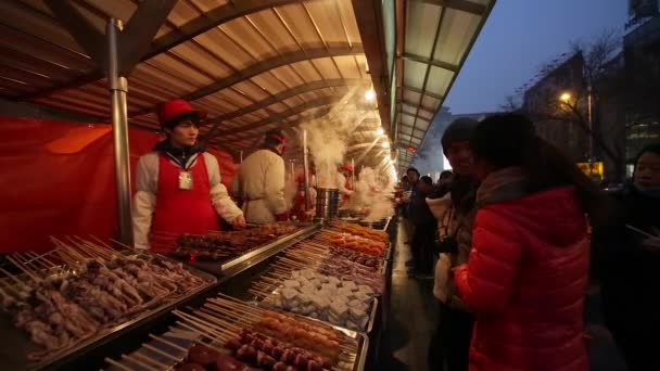 Donghuamen avondmarkt, Beijing — Stockvideo