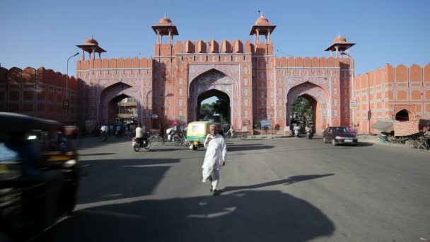 Traffic Street Life in de stad Jaipur — Stockvideo