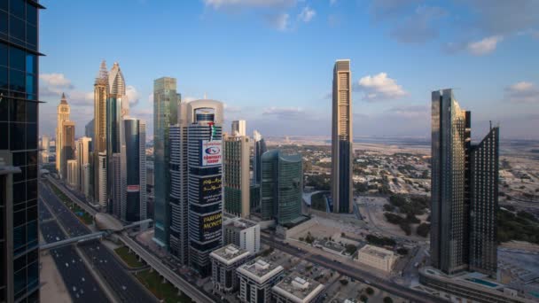 Traffico a Dubai e grattacieli — Video Stock