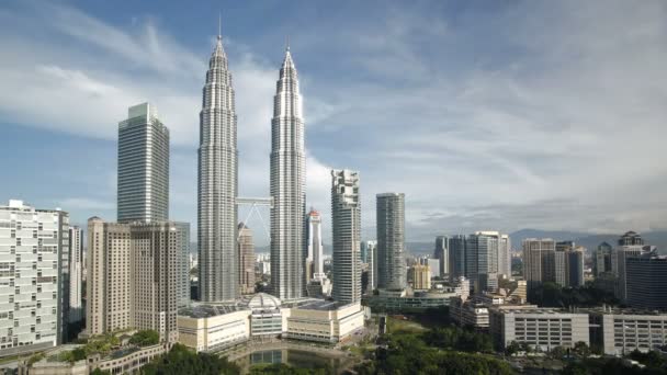 Steel and glass structures of the twin Petronas Towers — Stock Video