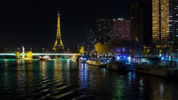 Río Sena y Torre Eiffel, París — Vídeo de stock