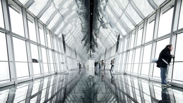 Na dachu wewnątrz Shanghai World Financial Center — Wideo stockowe