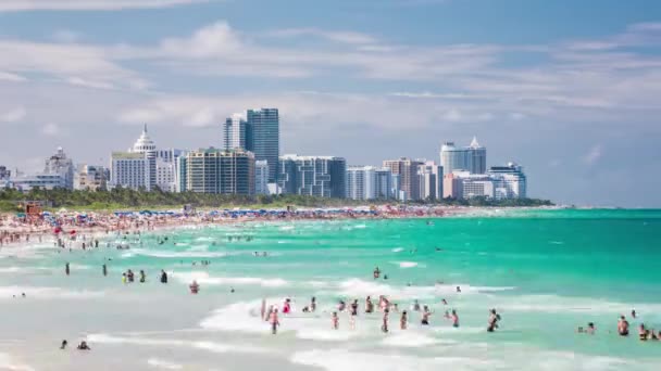 Pessoas relaxando em Miami Beach — Vídeo de Stock