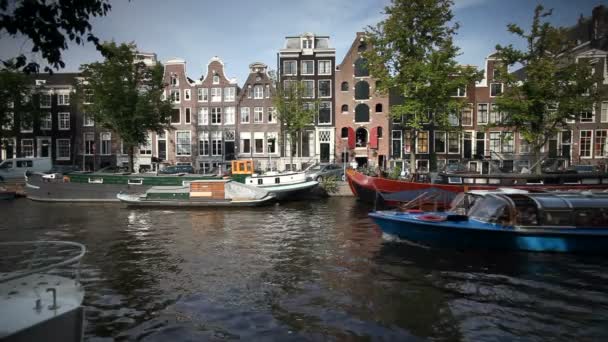 Boten op Canal bij zonsondergang, Amsterdam — Stockvideo