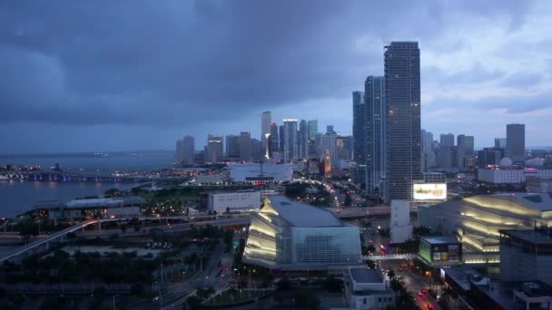 比斯坎大道和迈阿密的天际线 — 图库视频影像