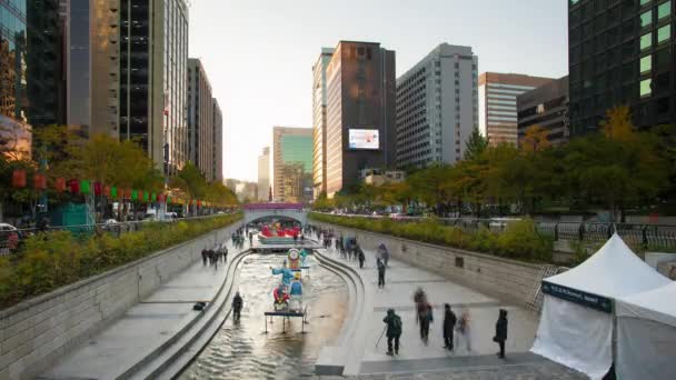 Corriente Cheonggyecheon, Seúl — Vídeos de Stock