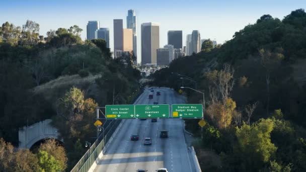 Pasadena Freeway leading into  Los Angeles — Stock Video