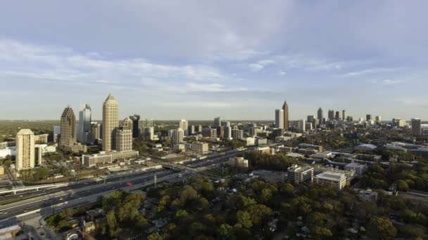 Interstate 85 passing Atlanta skyline — Stock Video