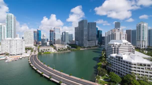 A sziget borított apartman tower, Miami — Stock videók