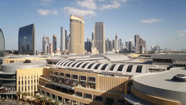 De moderne architectuur wolkenkrabbers in Dubai — Stockvideo