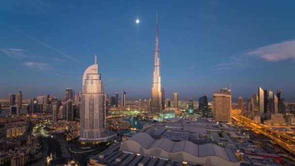 Burj Khalifa och Dubai Mall i Dubai — Stockvideo