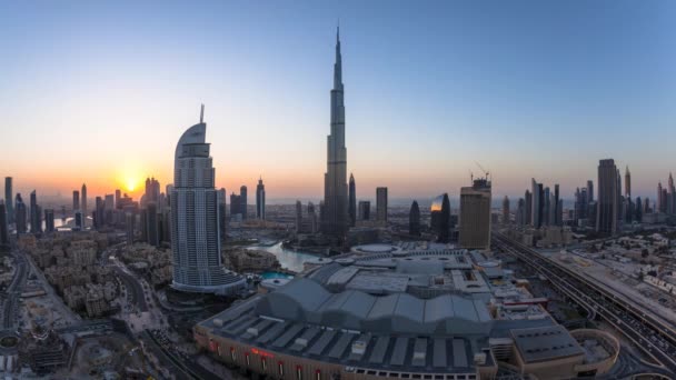 Burj Khalifa och Dubai Mall i Dubai — Stockvideo