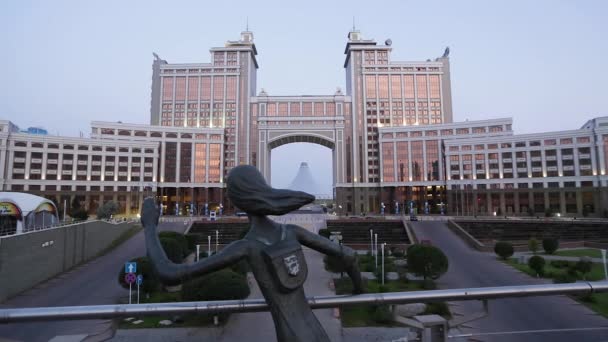 KazMunaiGas building et Khan Shatyr center, Astana — Video