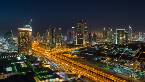 Dubai tráfico y edificios de gran altura — Vídeos de Stock