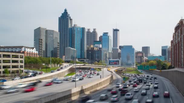 Διακρατική I-85 που οδηγεί στο κέντρο της πόλης Ατλάντα — Αρχείο Βίντεο