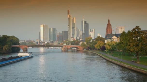 Ciudad de Frankfurt skyline — Vídeo de stock