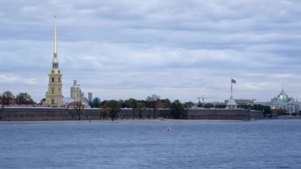 Peter and Paul Fortress on Neva riverside — Stock Video
