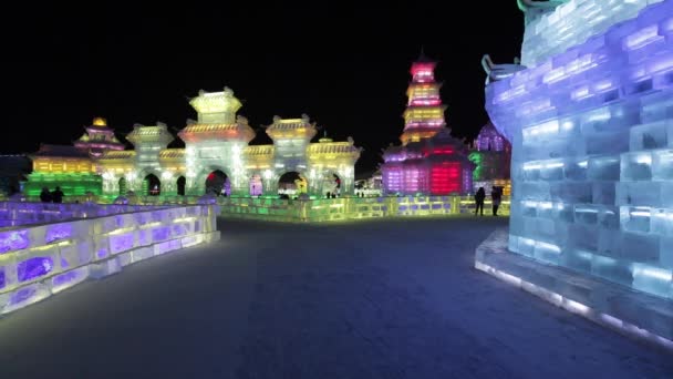 Esculturas de hielo iluminadas en el Hielo Harbin — Vídeos de Stock