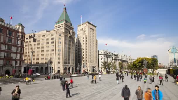 Personas en el paseo marítimo, junto a la costa de Huangpu, Shanghai — Vídeos de Stock