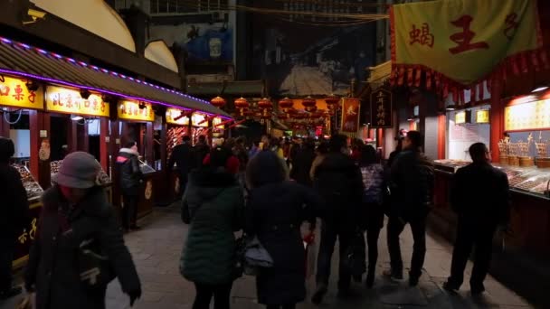 Gıda tezgahları Wanfujing Dajie Street, Pekin — Stok video