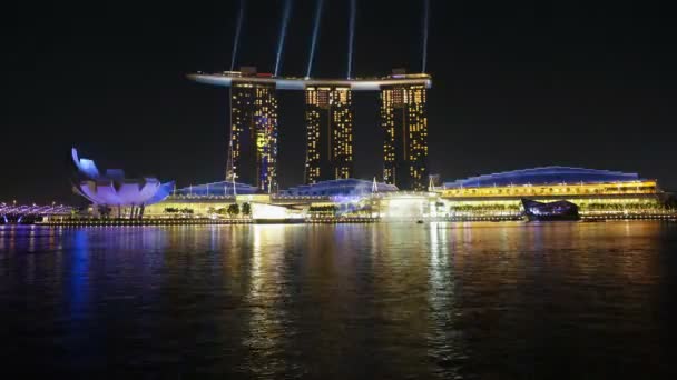 Lazar luces en la noche sobre Singapur — Vídeos de Stock