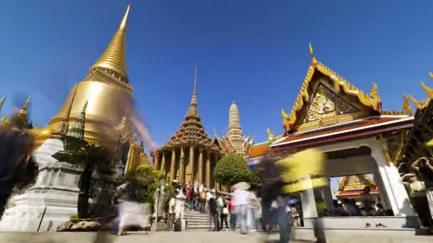 Templet med Smaragdbuddhan, Bangkok — Stockvideo