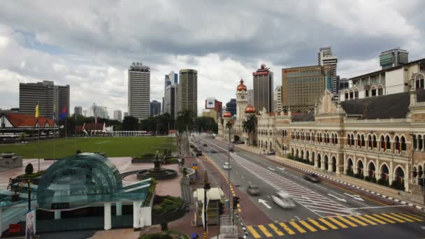 Трафік на Merdaka площі, Куала-Лумпур — стокове відео