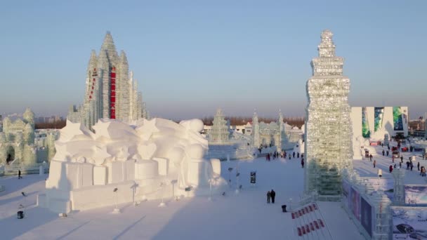Esculturas de hielo iluminadas en el Hielo Harbin — Vídeos de Stock
