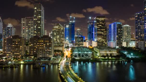 Isla cubierta de torre de apartamentos, Miami — Vídeos de Stock