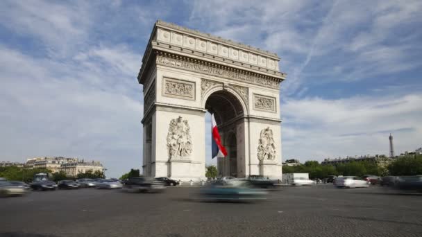 Traffico all'Arco di Trionfo di Parigi — Video Stock