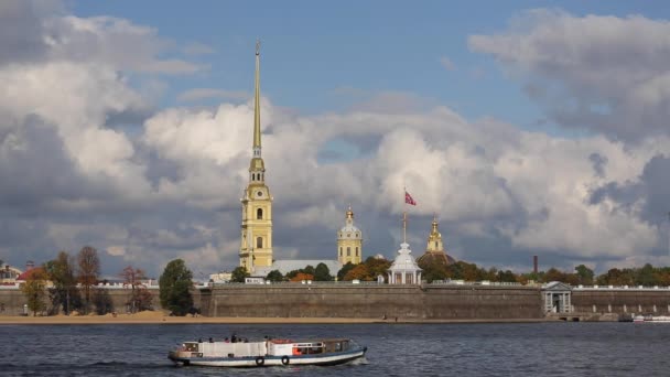 Peter and Paul Fortress on Neva riverside — Stock Video