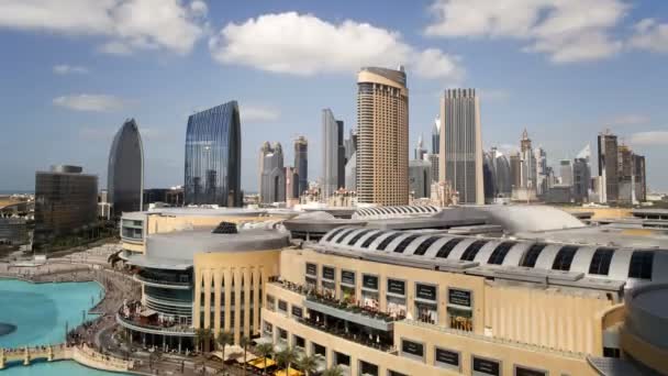 Небоскрёбы современной архитектуры в Дубае — стоковое видео
