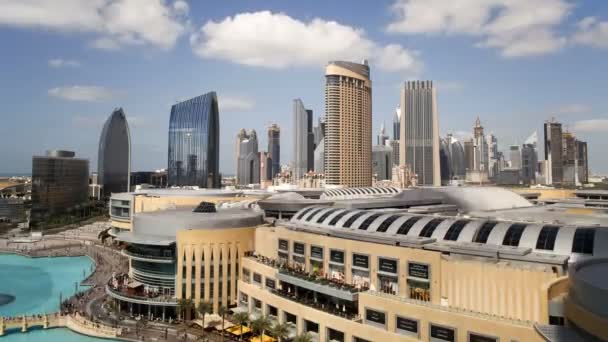 De moderne architectuur wolkenkrabbers in Dubai — Stockvideo