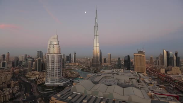 Burj Khalifa och Dubai Mall i Dubai — Stockvideo