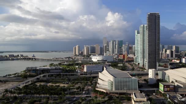 比斯坎大道和迈阿密的天际线 — 图库视频影像