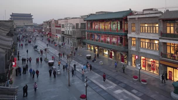 Gereconstrueerde voetgangersstraat in Peking — Stockvideo