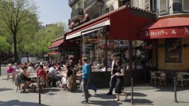 Montmartre Cafe ve sokak sahne
