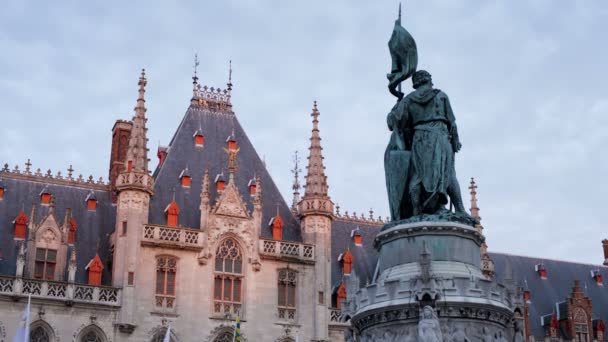 Wolken boven de provinciale regering Palace, Bruges — Stockvideo